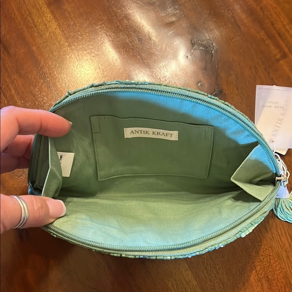 Antik Kraft | Green Beaded Clutch with Tassel - Picture 7 of 12